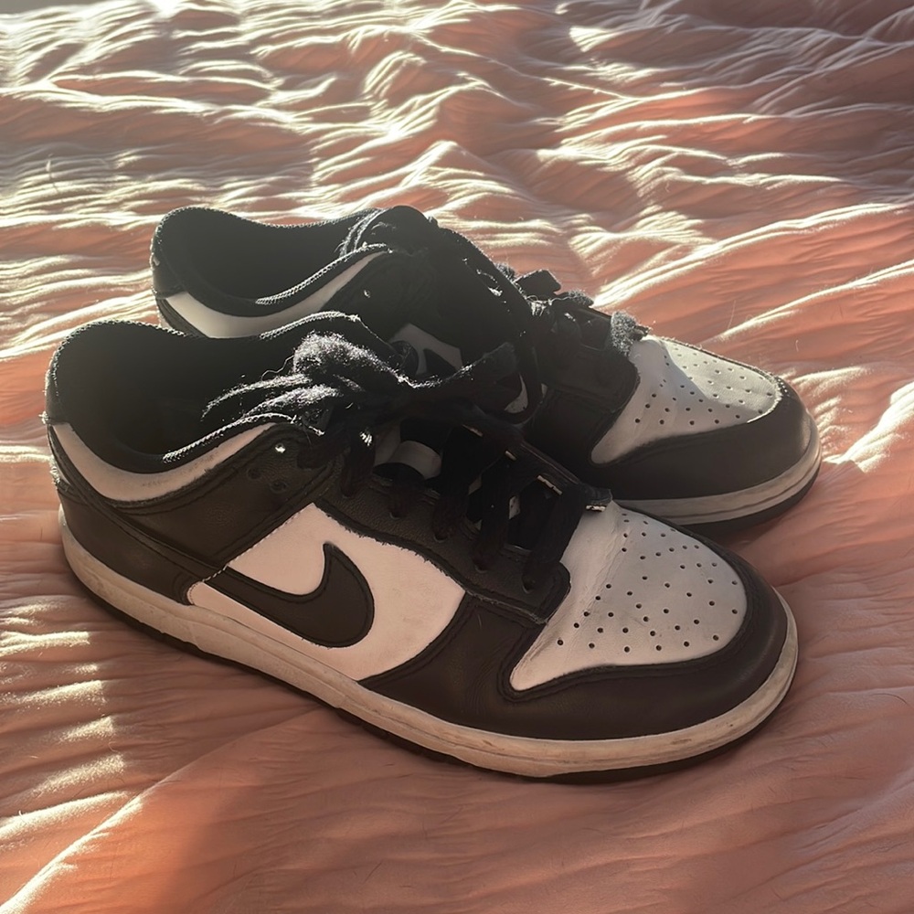 Girls Nike dunks for SALE over half 💲off!